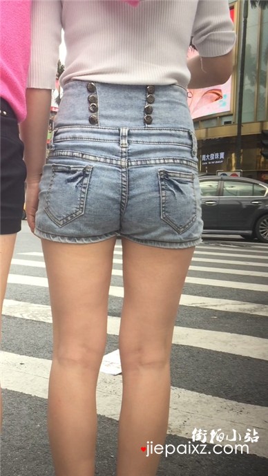 小清新美臀白皙大腿高腰热裤美女
