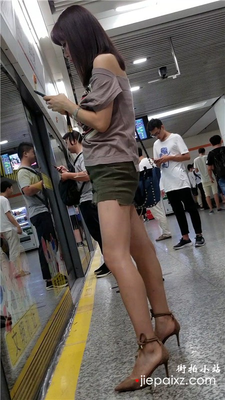 4k-等地铁偶遇极品美腿高跟鞋漂亮女神美女