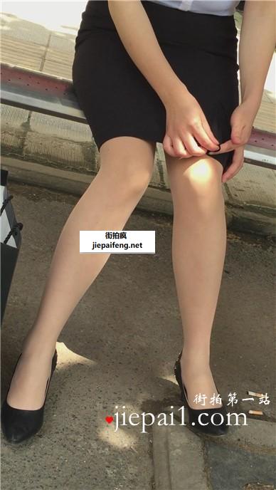 等公交偶遇极品肉丝美腿OL包臀裙MM。