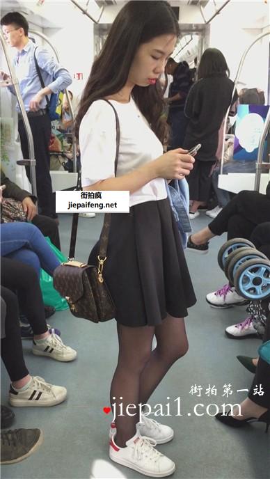 地铁拍摄短裙OL黑丝甜美小清新MM