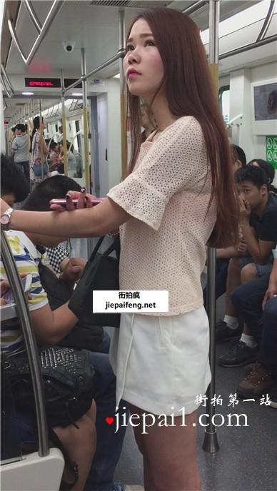 地铁上偶遇超美丽的美腿小清新美女