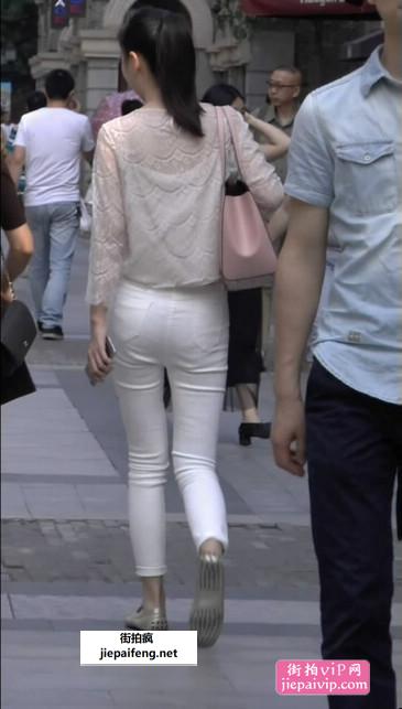 紧身白裤美少妇