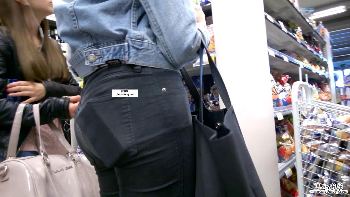超市购物的紧身裤好身材漂亮美女[MP4/244M] 