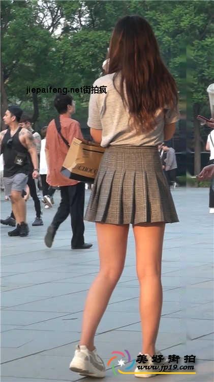 高清23-053-灰色超短百褶裙的美腿小姐姐（二）[MP4/315M] [