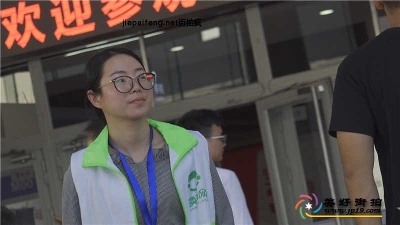 4K-南京2018车展外的工作人员[MP4/629M]
