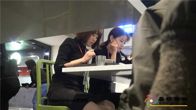 韩国系列（正在吃饭的机场制服工作人员）[MP4/395M]