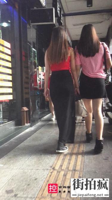 [长裙] 红衣黑色长裙妹子，裙子有点透[156M/MOV] 