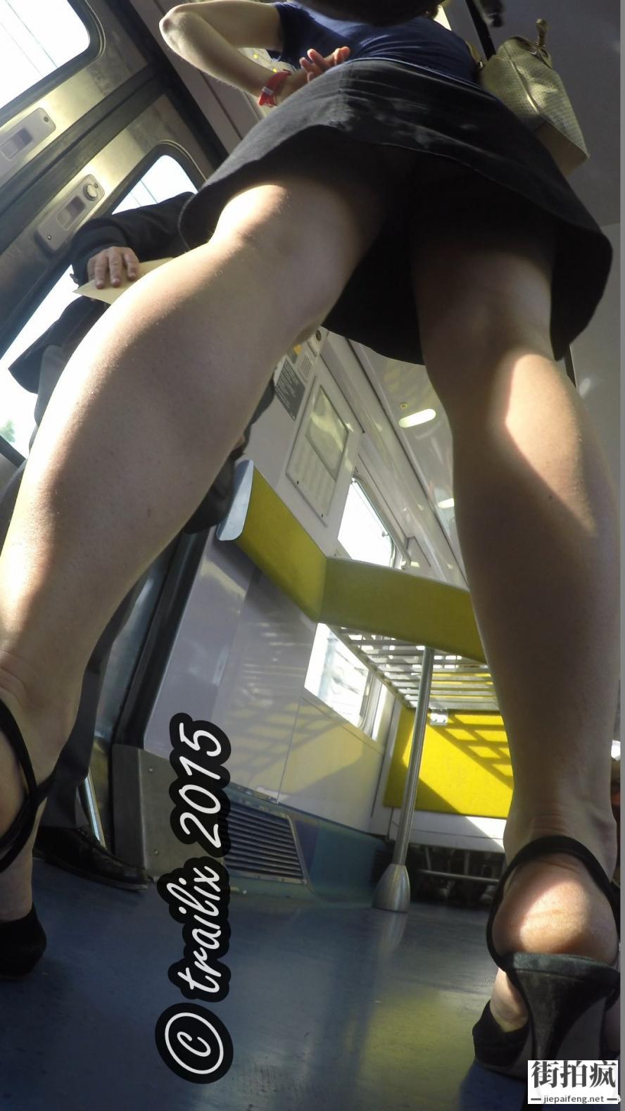 最大的风险，掀裙这诱人的女士在一个空的列车[MP4/510M]