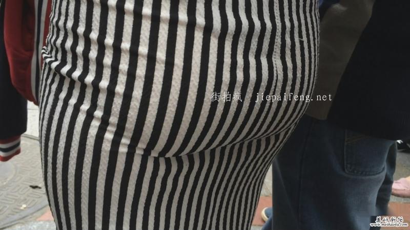 [原创大师经典系列] 肥而不腻的斑马纹紧身长裙极品翘臀少妇[MOV/758M]