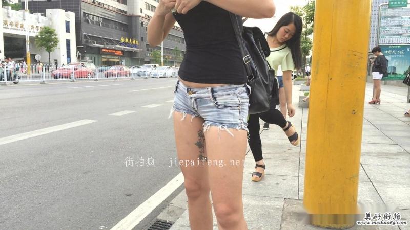 极品热裤翘臀女人等公车[180M/MOV]