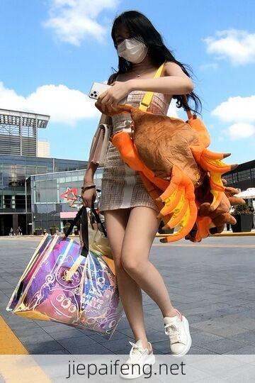 2023年更新街拍高清视频优选合集系列-第17季 无马赛克 160V 220GB 44.jpg