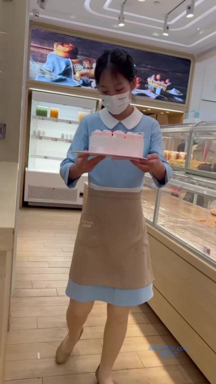 045【 KFC-94 】45★好利来面包厅店员。年轻气质肉丝黄色蕾丝内。.mp4_20250131_215539.104_Jc.jpg