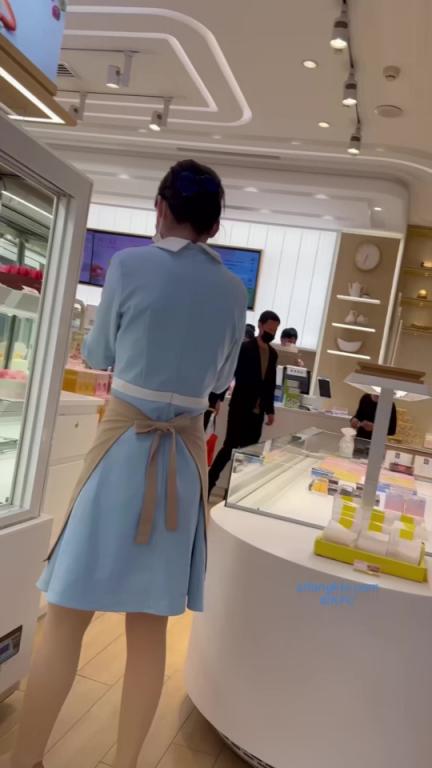 045【 KFC-94 】45★好利来面包厅店员。年轻气质肉丝黄色蕾丝内。.mp4_20250131_215534.144_Jc.jpg