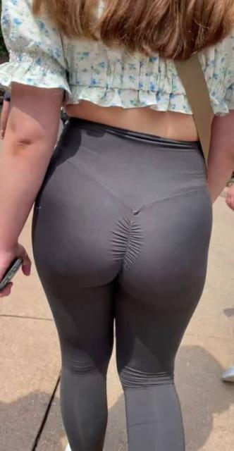 Thick Ass Tourist Teen In Black Leggings