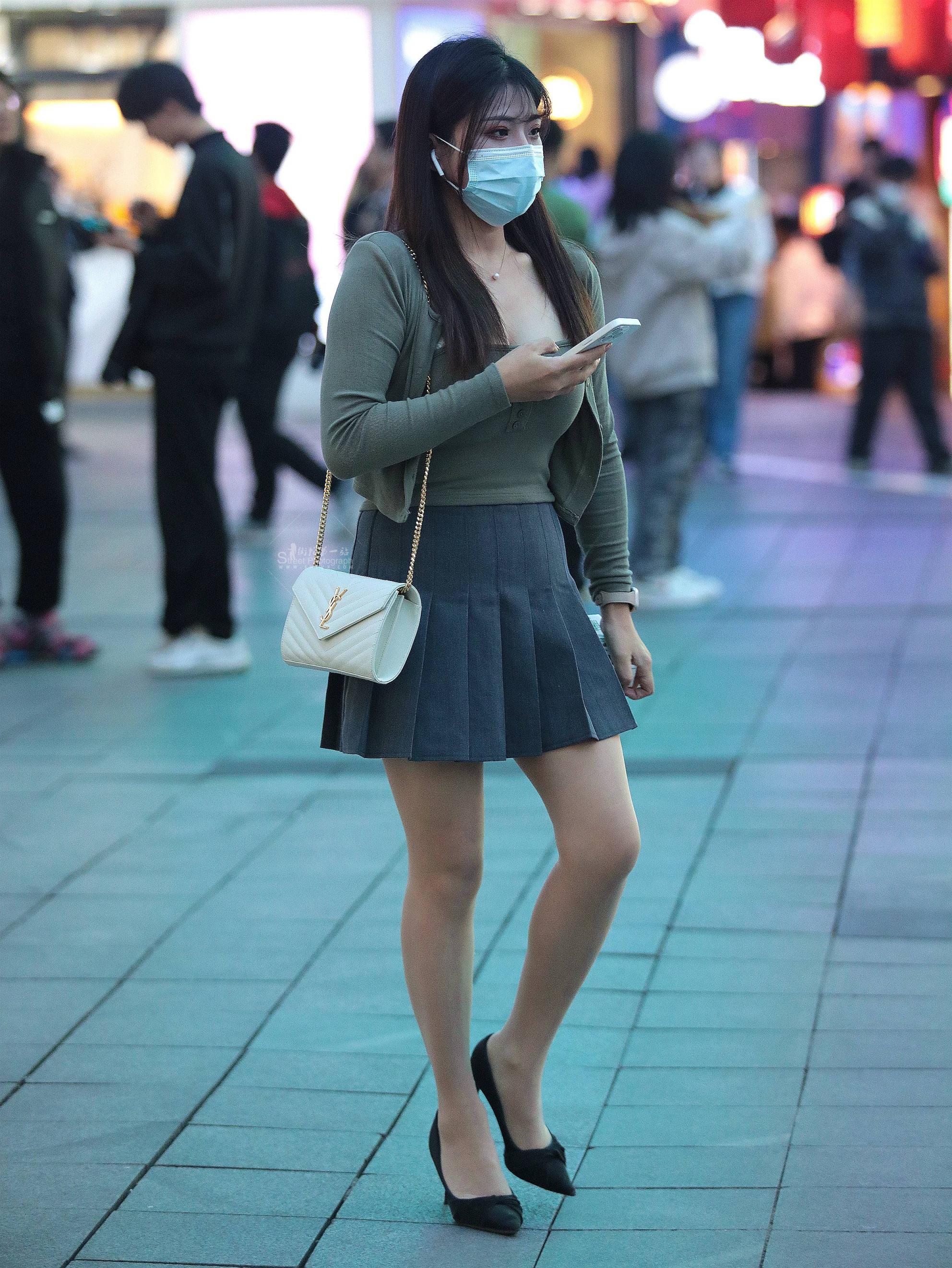  诱惑街拍肉丝高跟shaofu