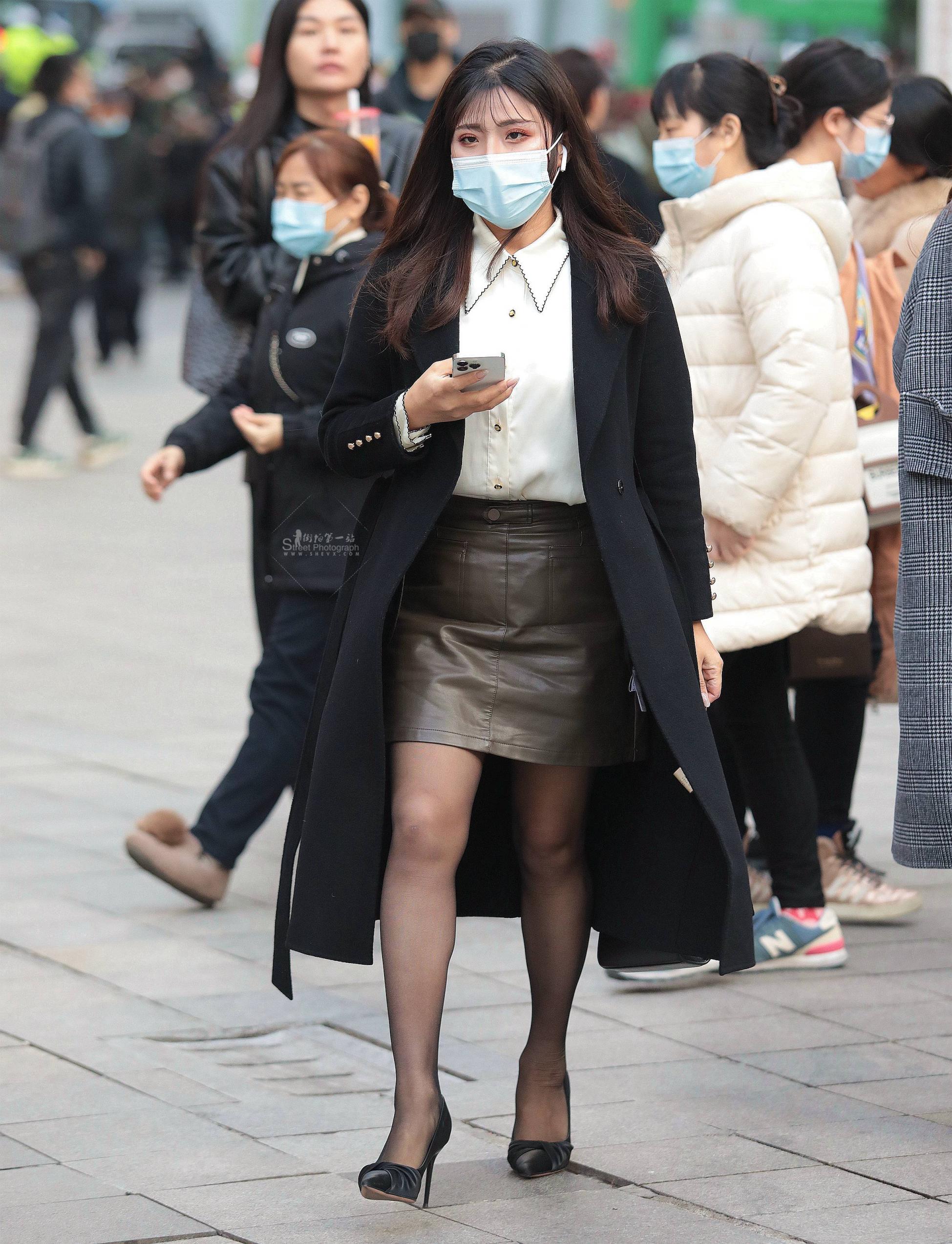 诱惑街拍黑丝高跟shaofu
