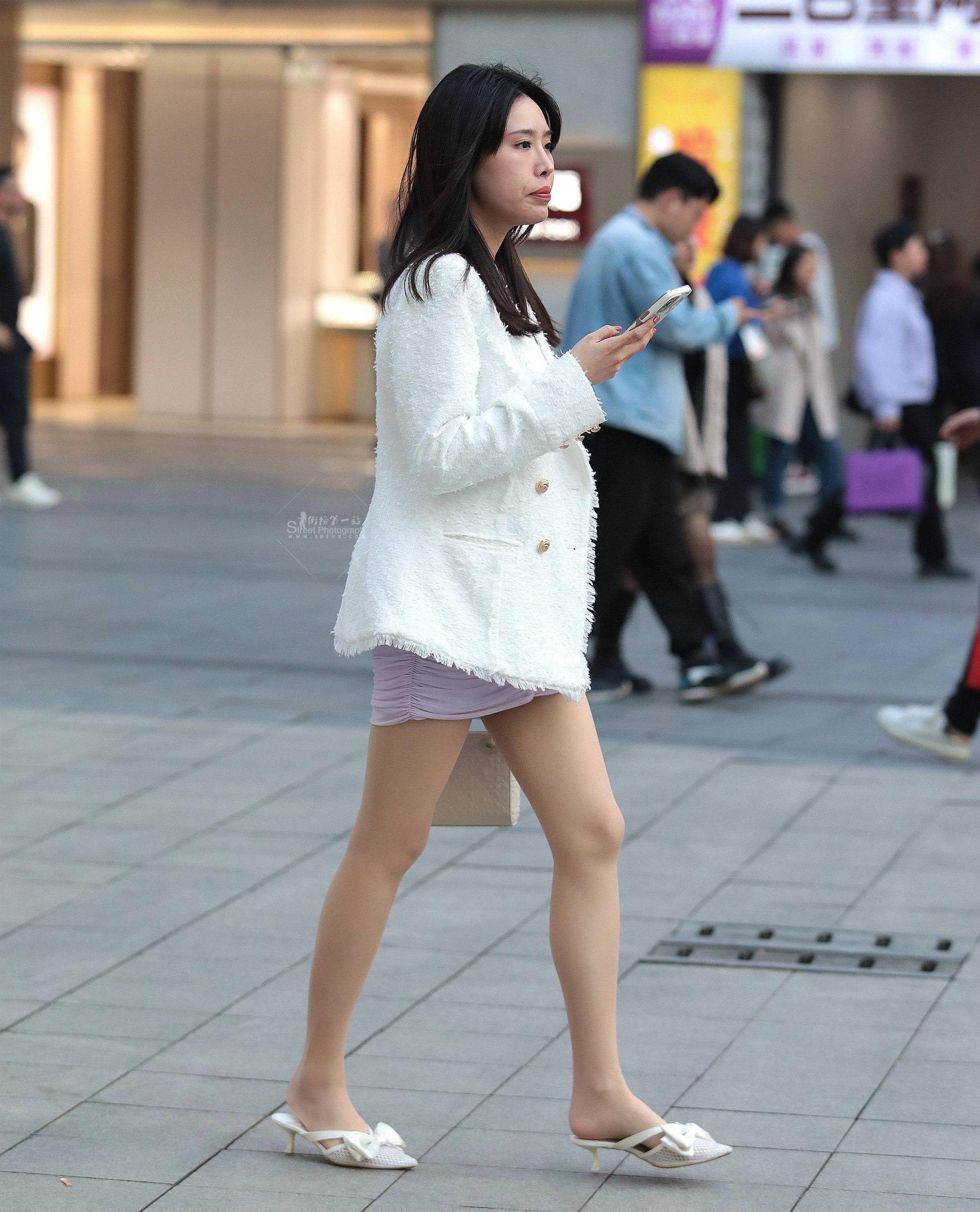 诱惑肉丝街拍高跟shaofu
