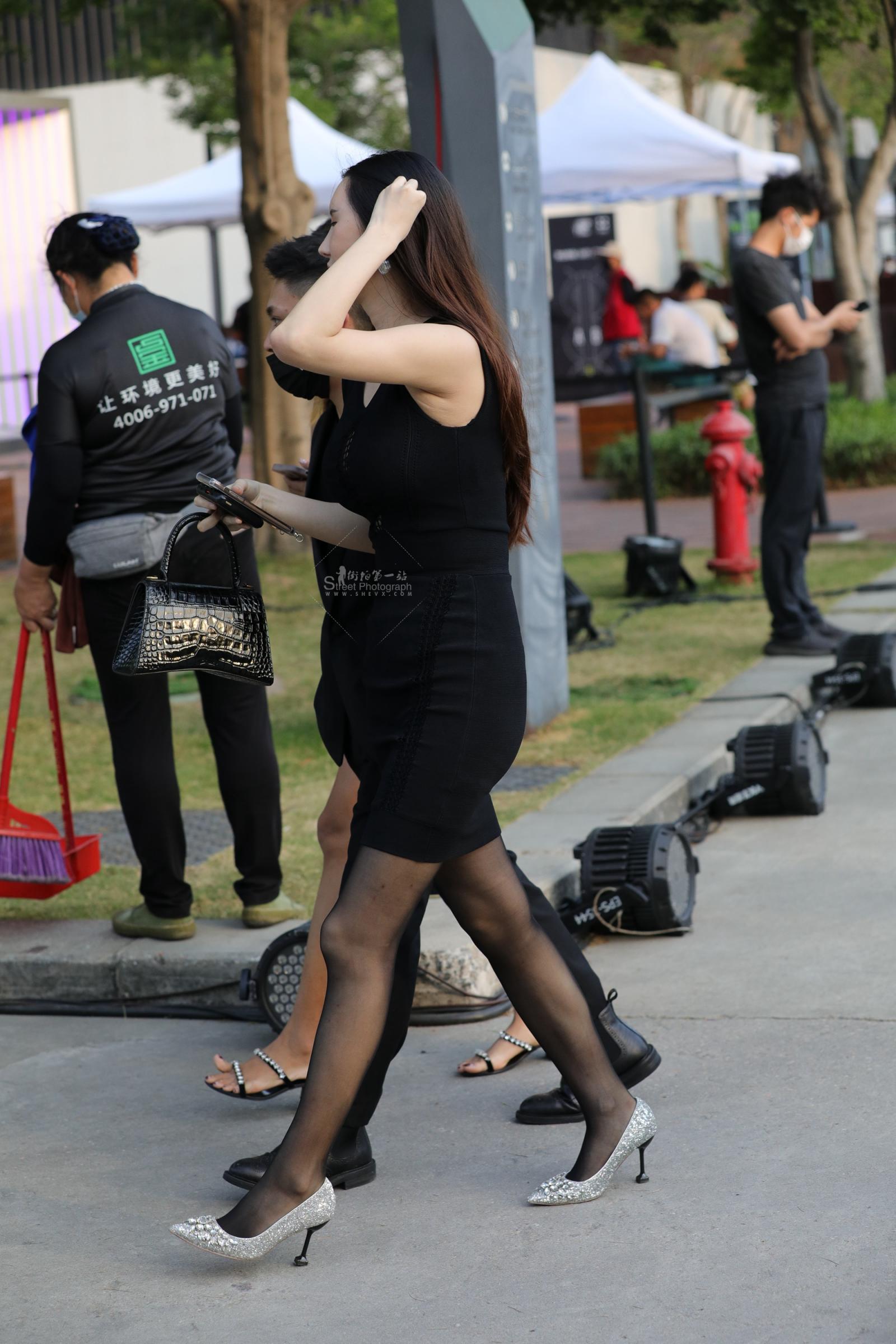  【街拍心灵】时装周御姐黑丝街拍美腿高跟