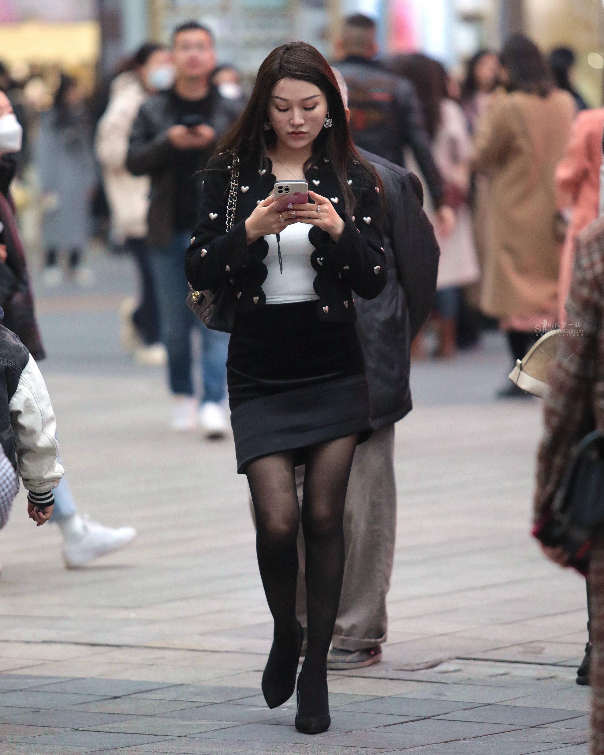 诱惑街拍黑丝高跟shaofu