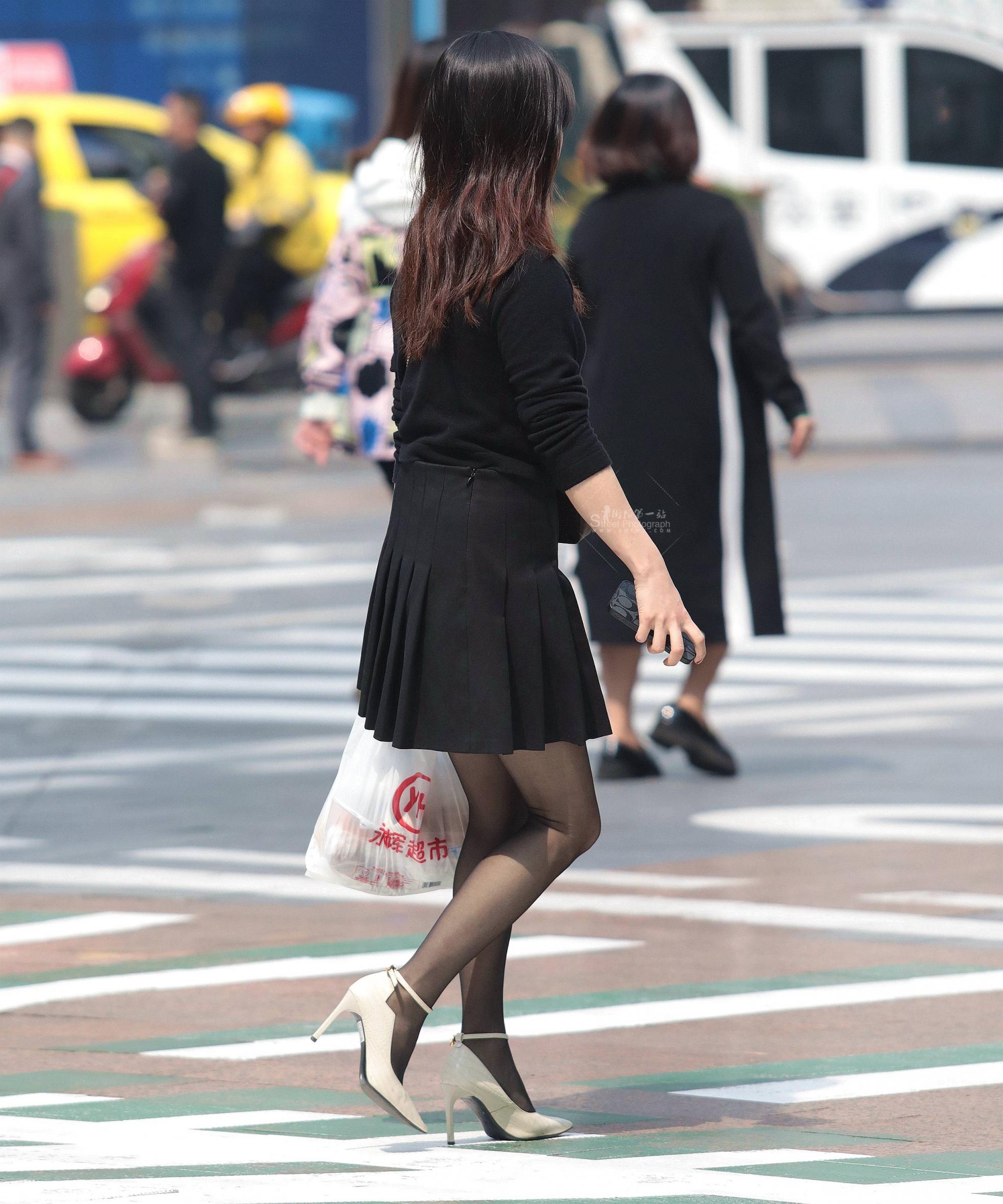  街拍黑丝高跟shaofu