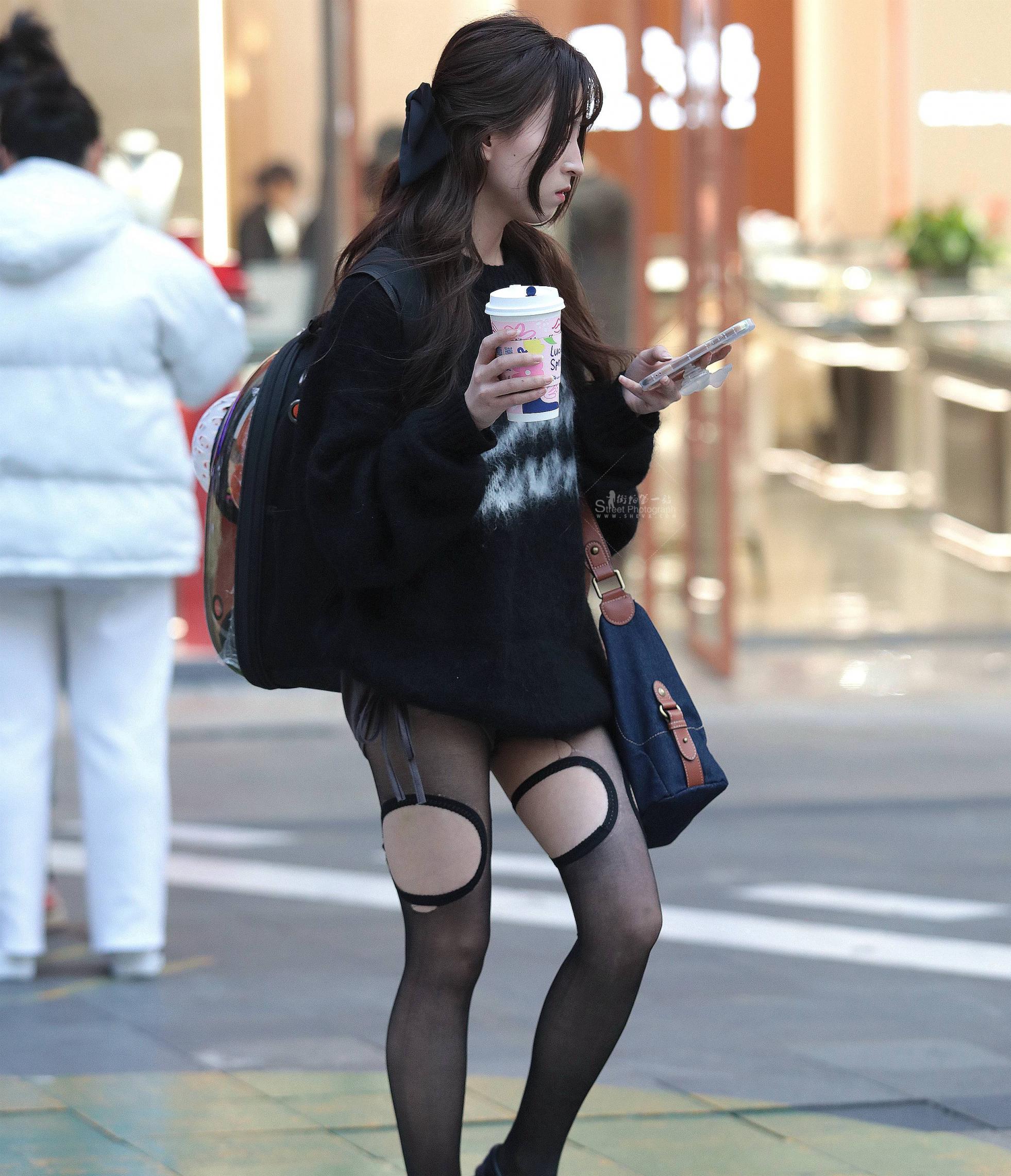 诱惑街拍黑丝妹子-13P