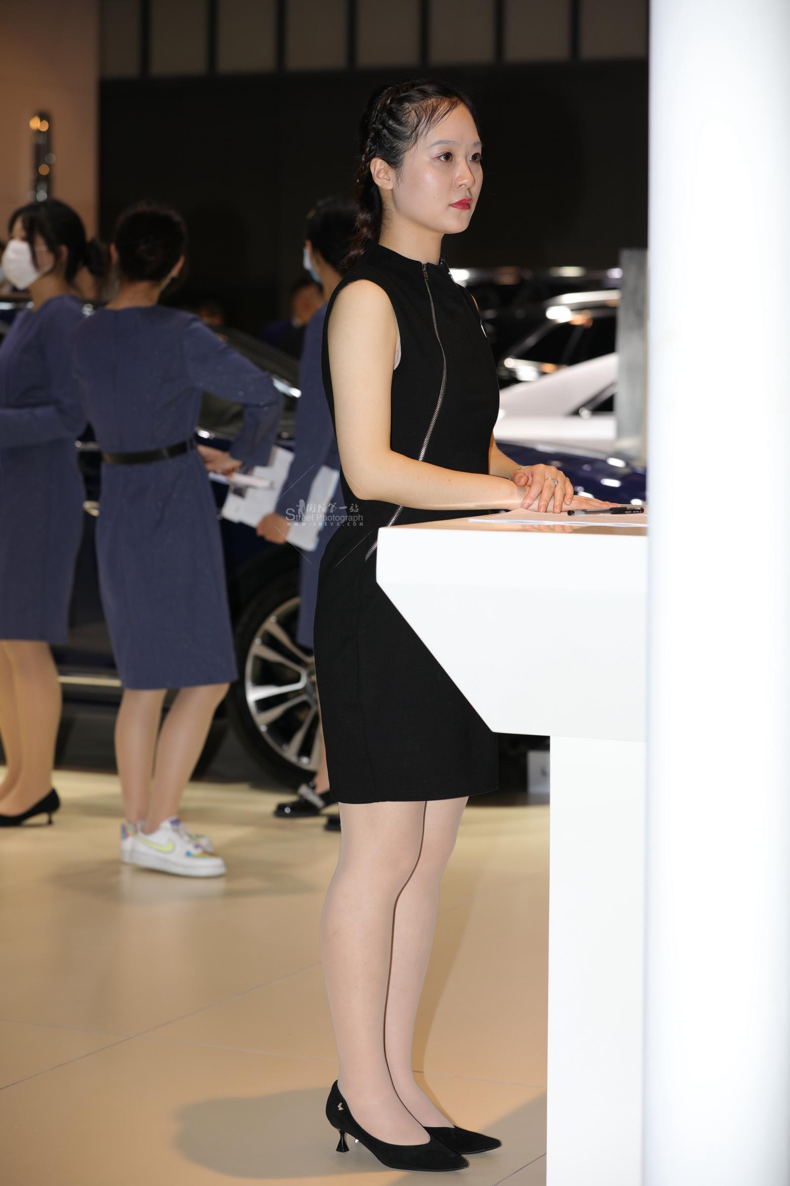 【街拍心灵】车展礼仪街拍肉丝大长腿高跟