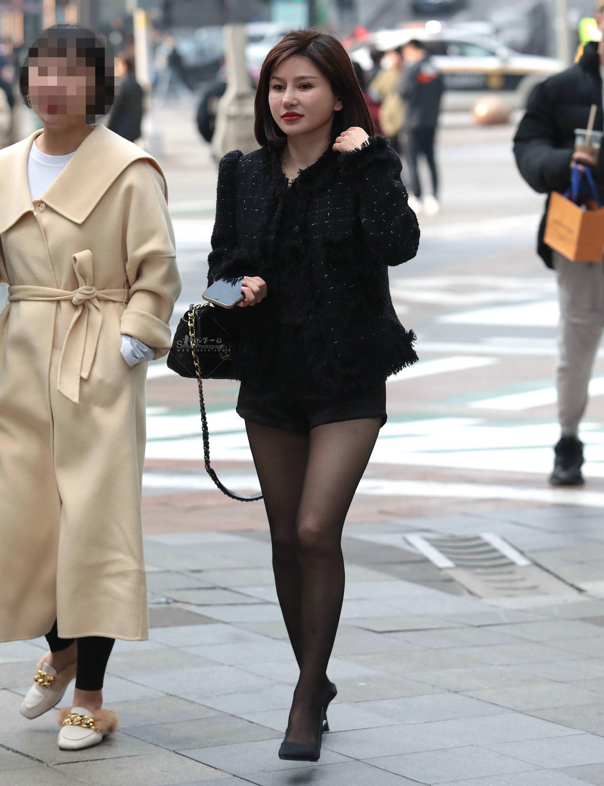 诱惑黑丝街拍高跟shaofu