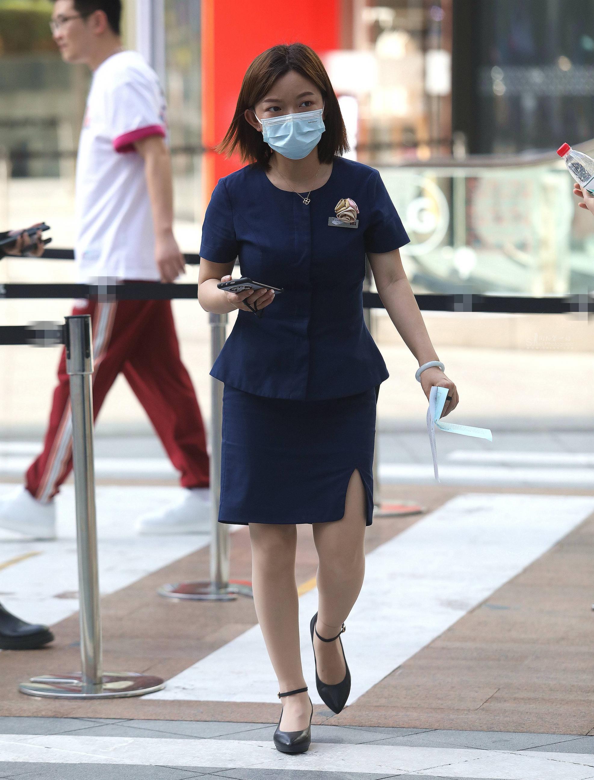 诱惑肉丝街拍高跟OL