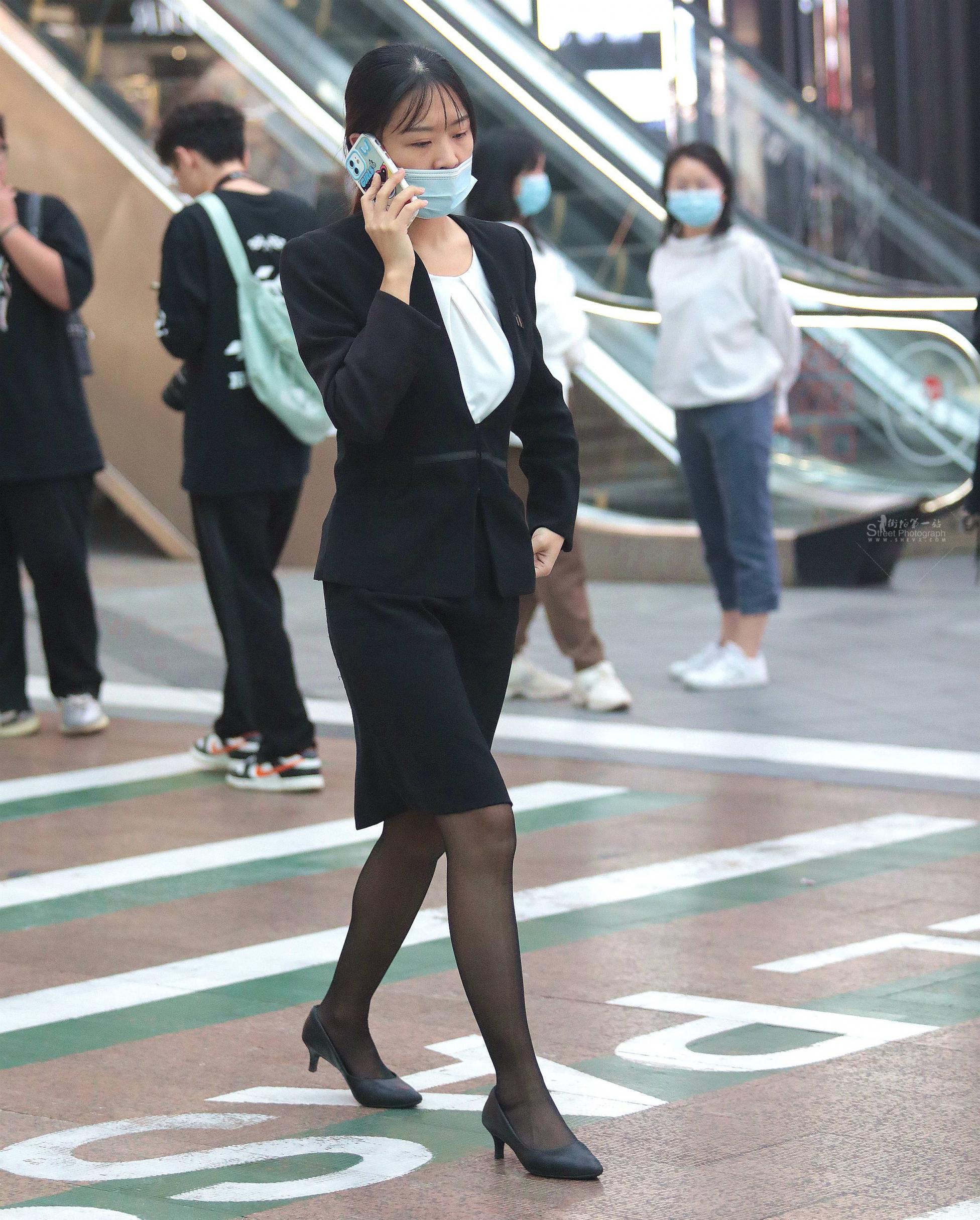诱惑街拍黑丝高跟OL