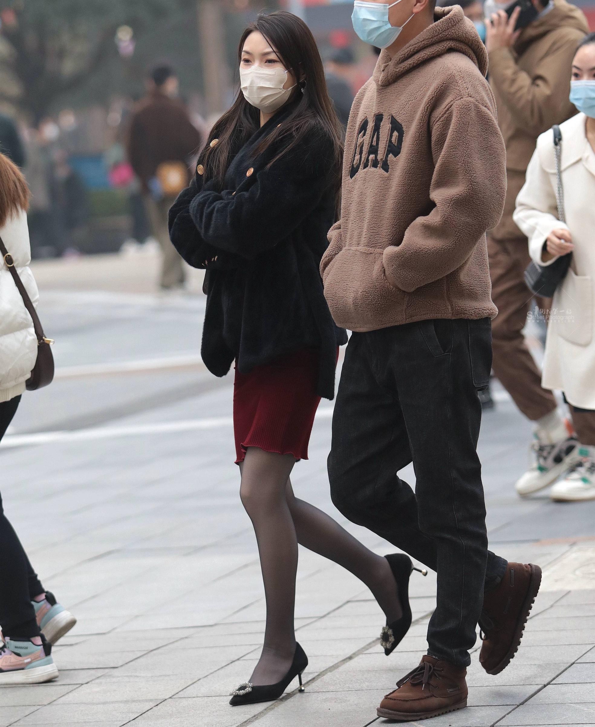 黑丝街拍高跟shaofu