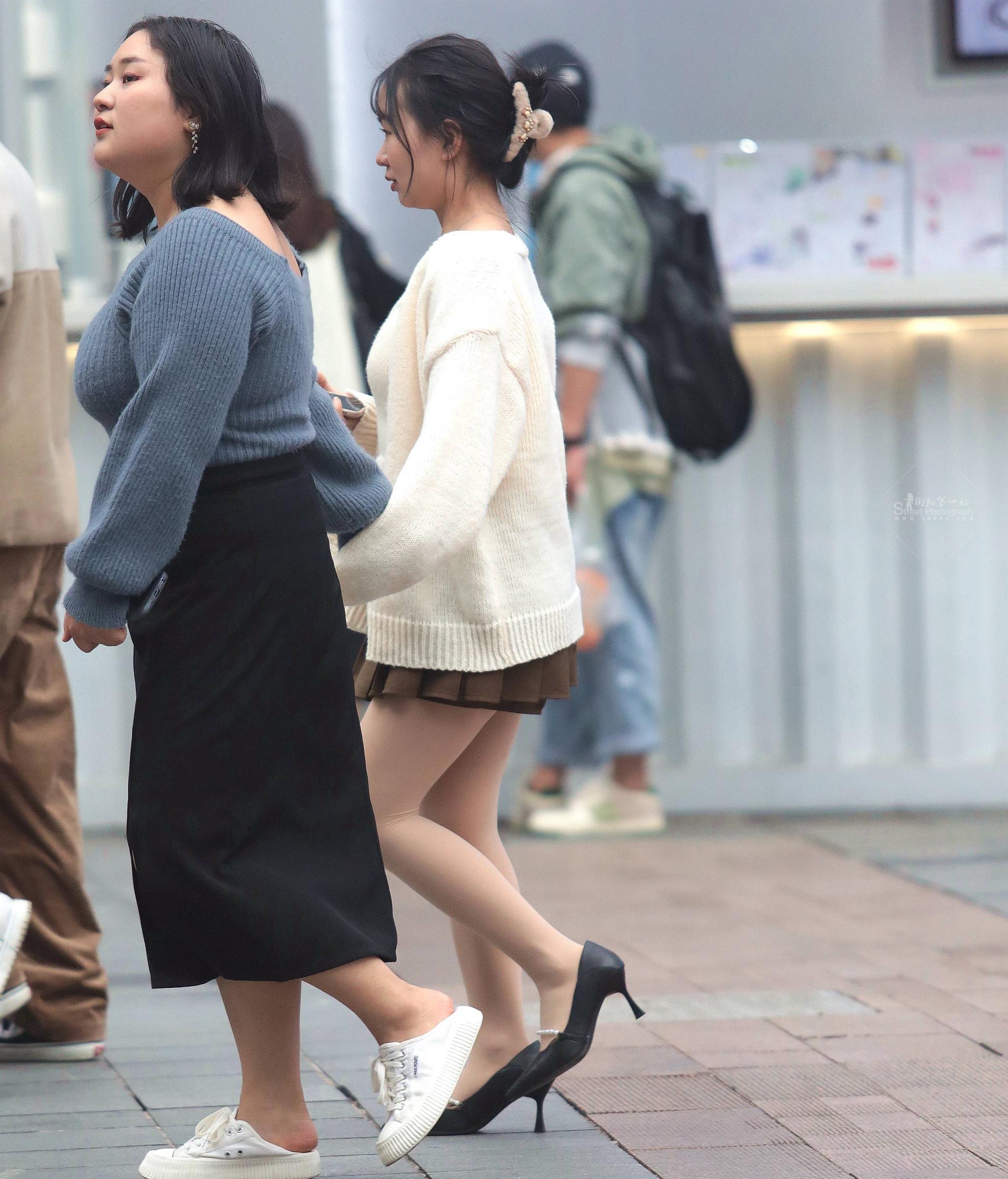 街拍肉丝高跟妹子