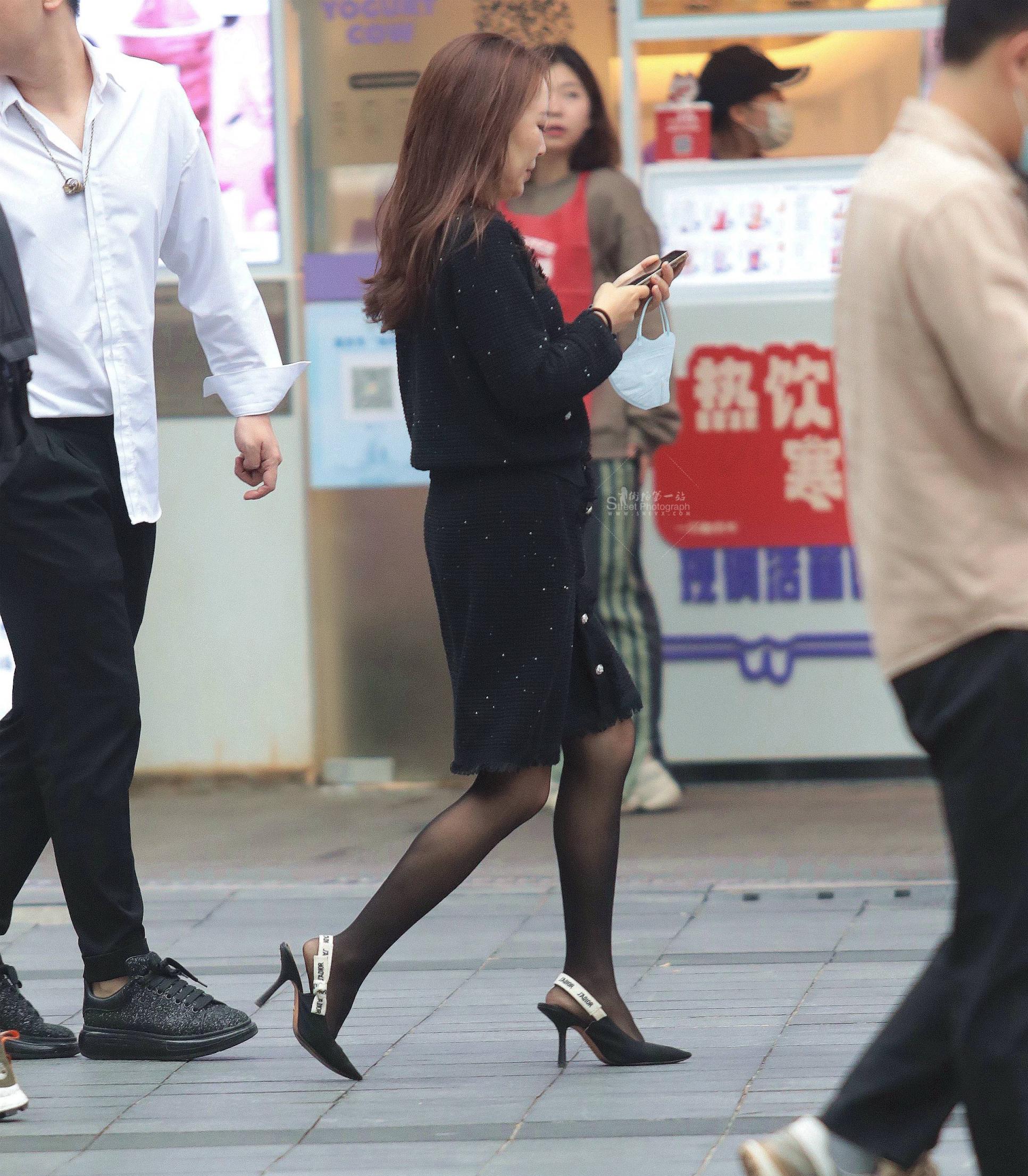 黑丝街拍高跟shufu
