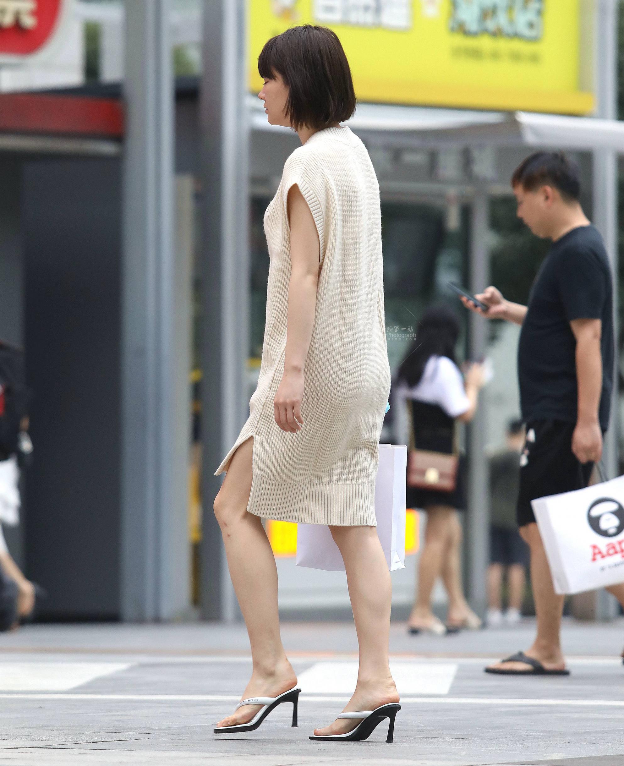 玉足街拍高跟shaofu
