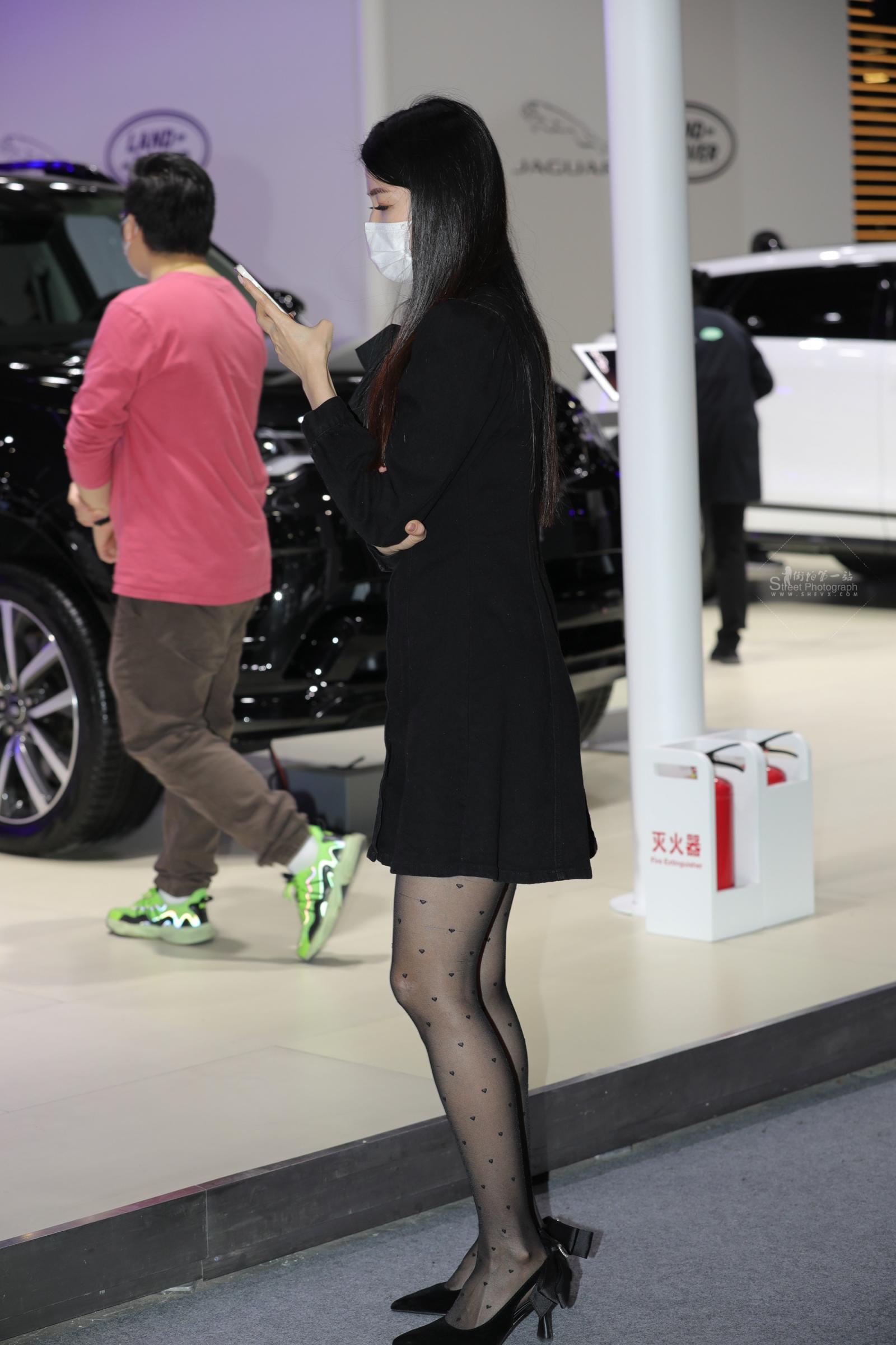  【街拍心灵】御姐街拍黑丝美腿高跟
