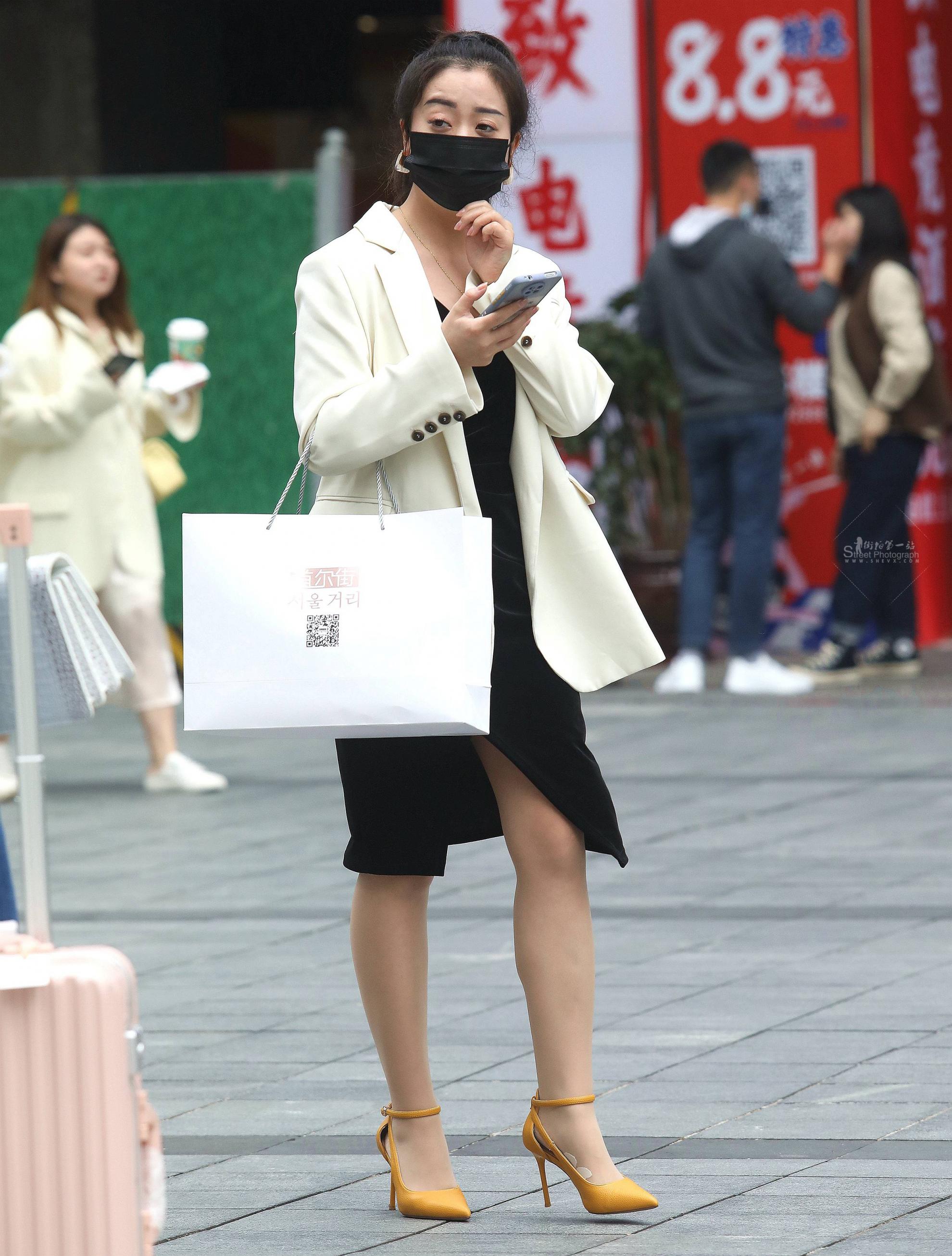 诱惑肉丝街拍高跟shaofu