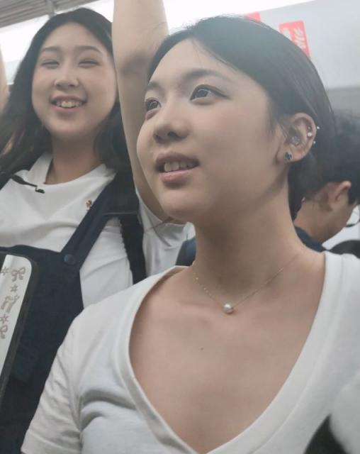 【独家原创】可爱颜值少女的超短裤白胖肉腿