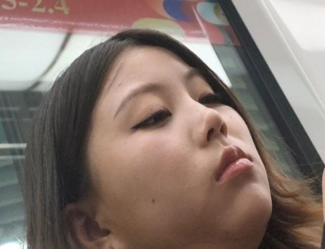 【独家原创】丰满白腿痴女摸男友腰部