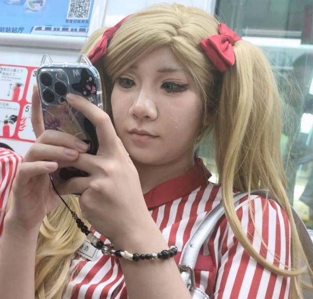 【独家原创】COS欧派女仆的漂亮妹子的超白腿打底裤外露