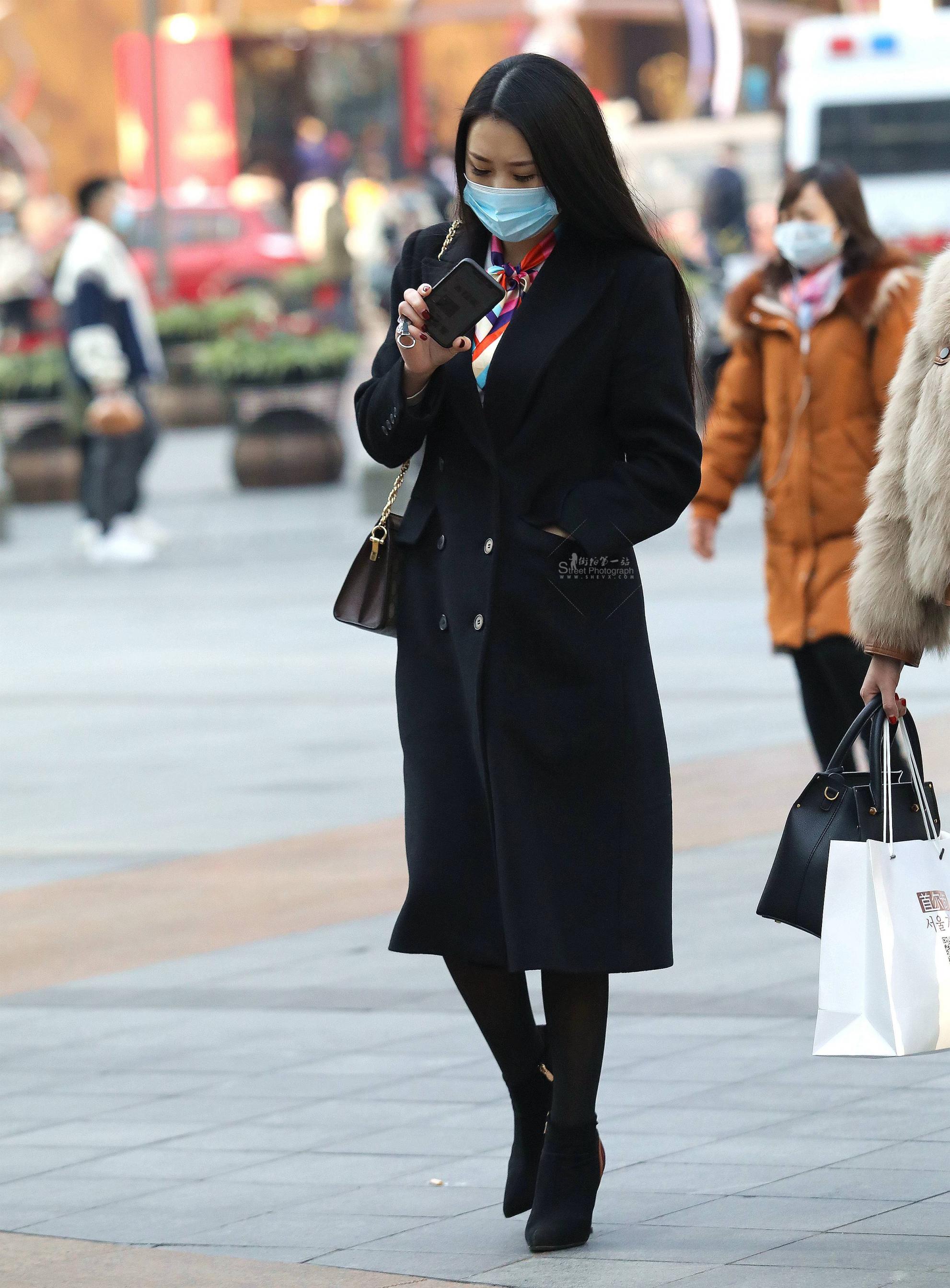 街拍黑丝高跟shufu