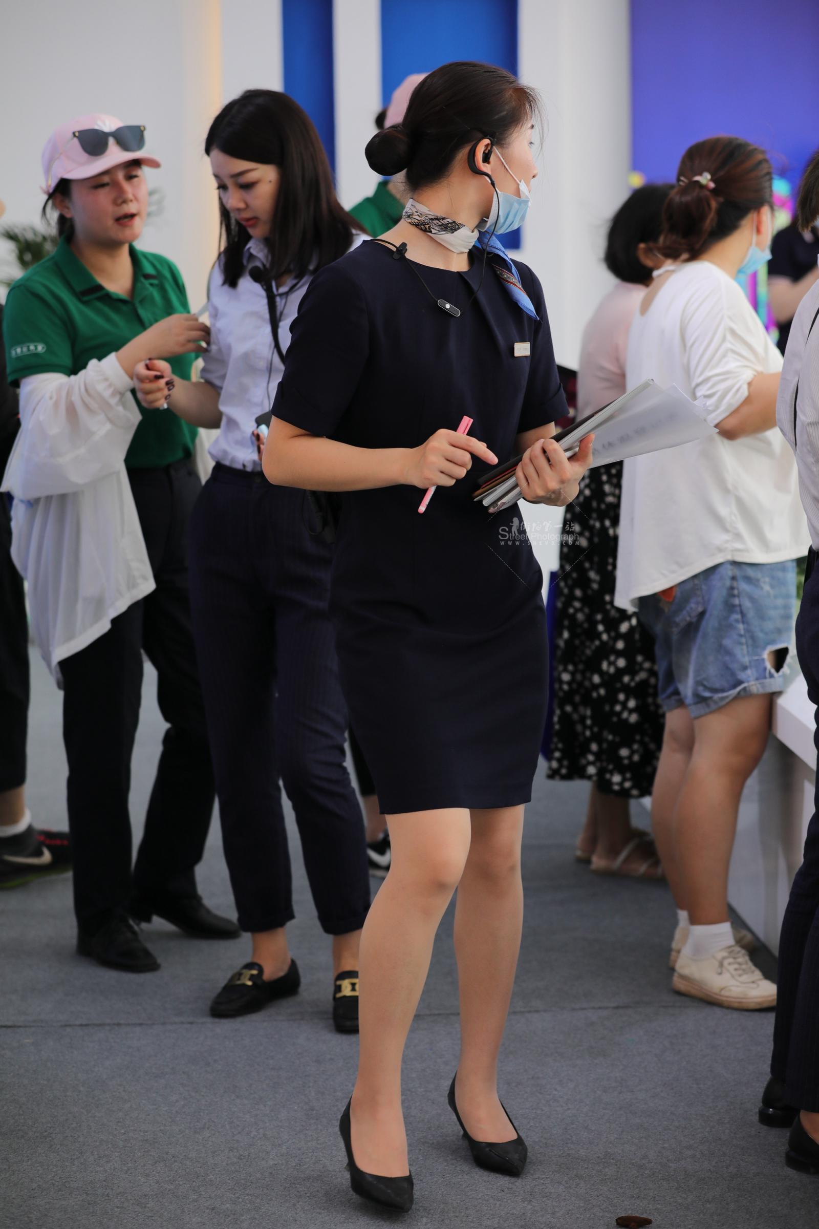  【街拍心灵】售楼处销shou顾问街拍肉丝制服美腿