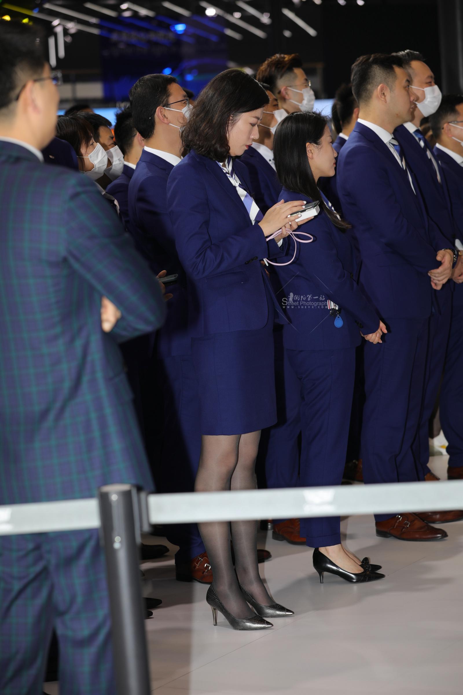 【街拍心灵】凯迪拉克销shou主管黑丝高跟街拍制服