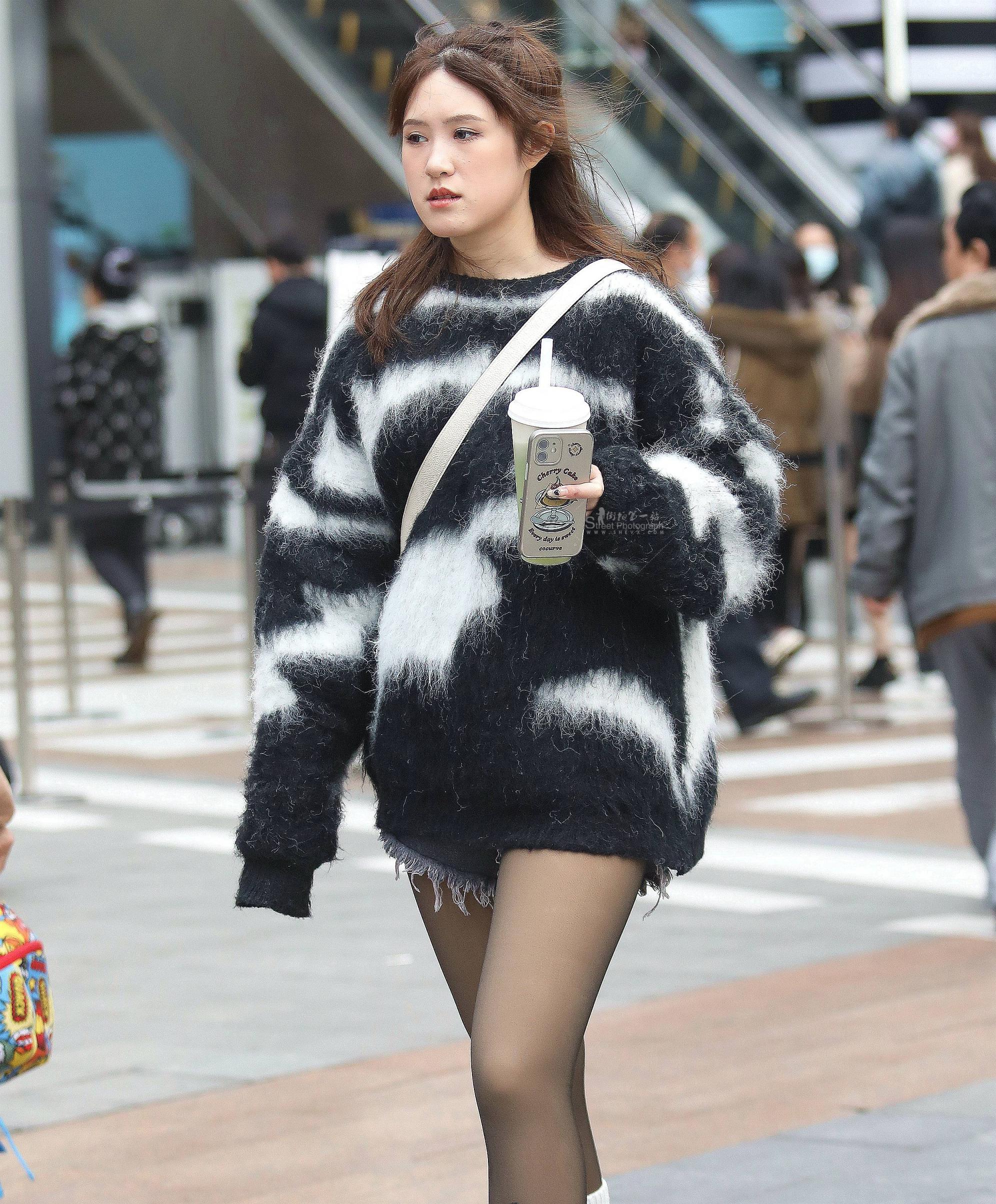 漂亮街拍黑丝shaofu
