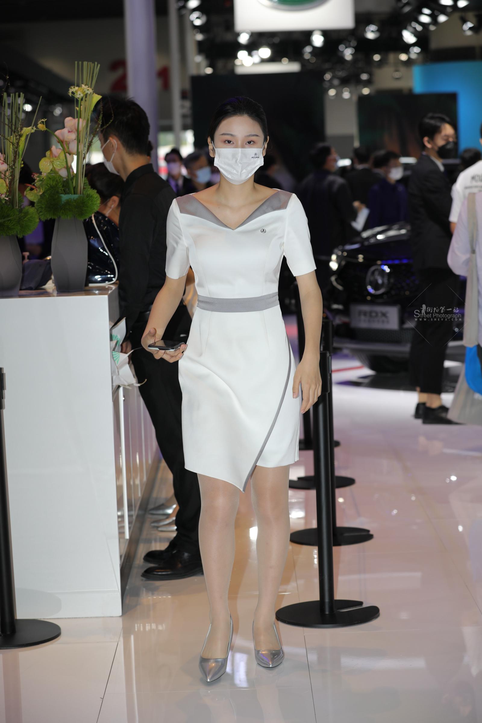 街拍心灵】车展礼仪肉丝街拍美腿高跟哇塞