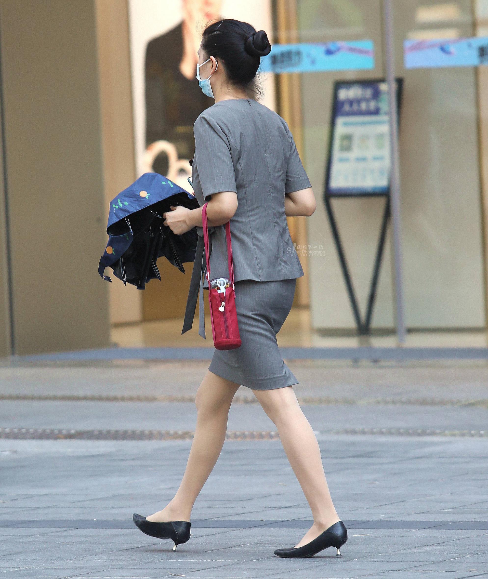 街拍肉丝高跟OL