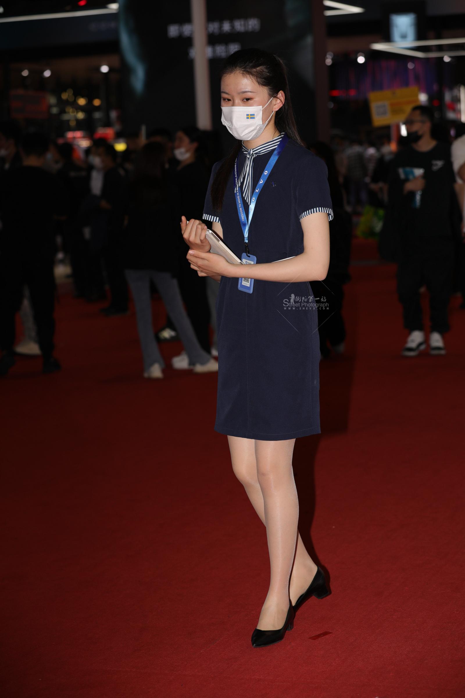 【街拍心灵】车展礼仪肉丝高跟街拍美腿
