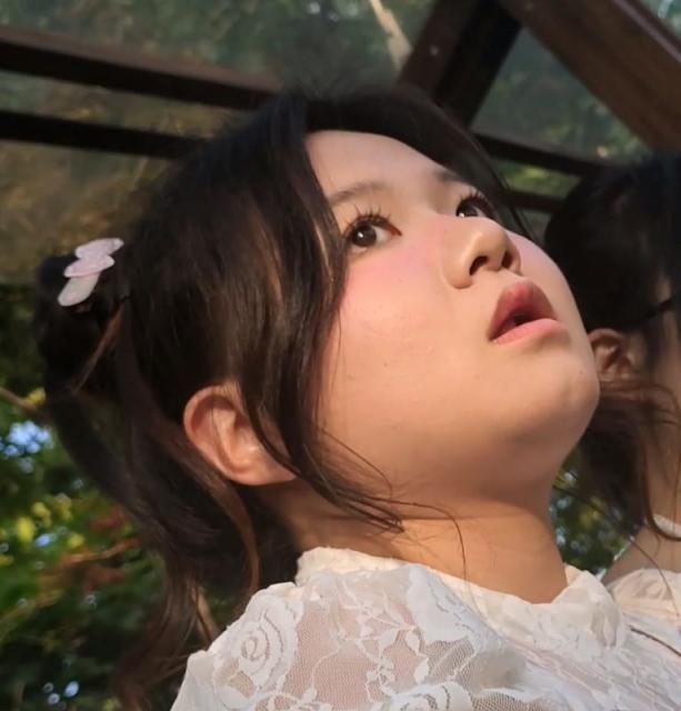 【独家原创】大腿内侧拔过罐的胖妞的白纱裙肉腿秘密