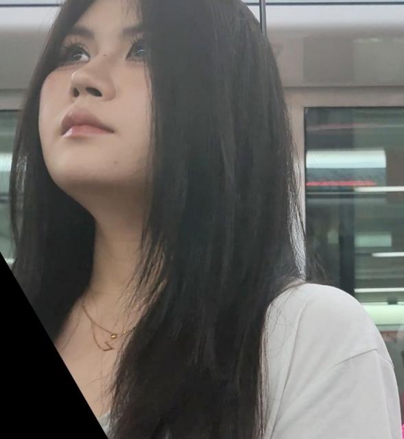 【独家原创】露臀痕的高颜值女子的超短裤肥肉臀美腿