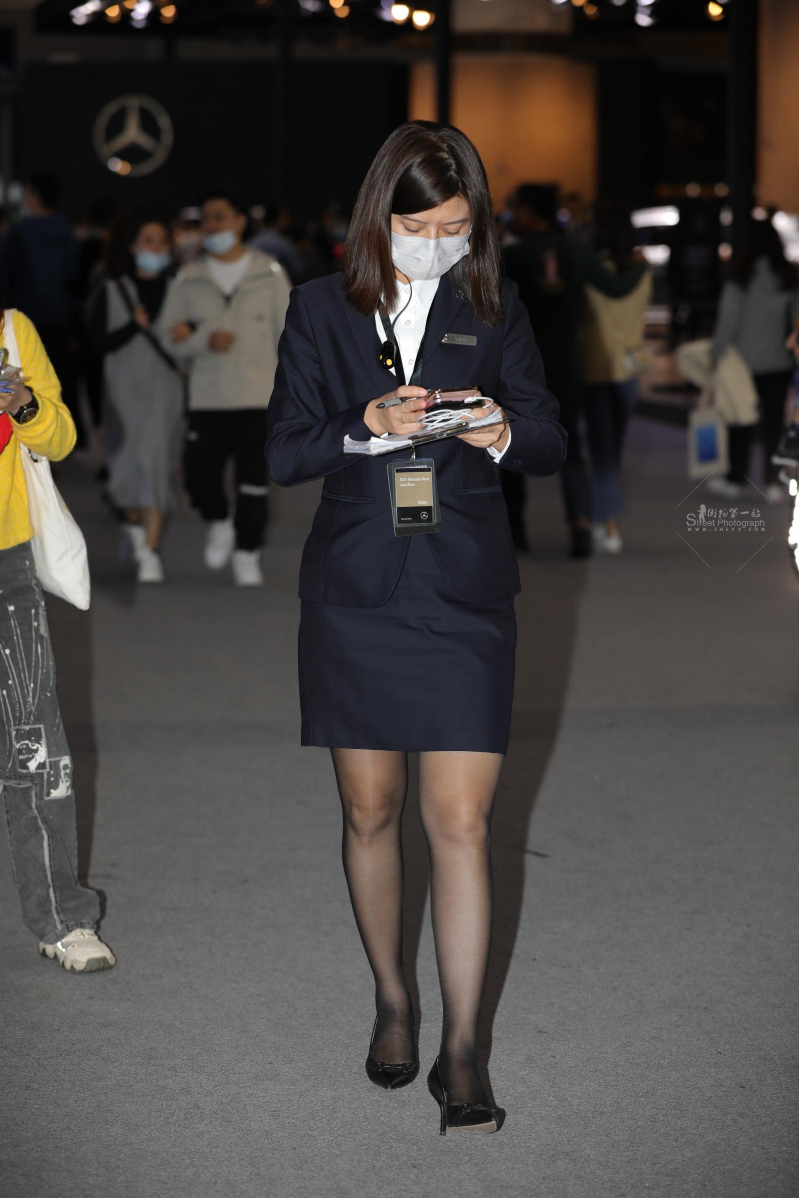 【街拍心灵】奔驰销shou街拍黑丝高跟制服哇塞