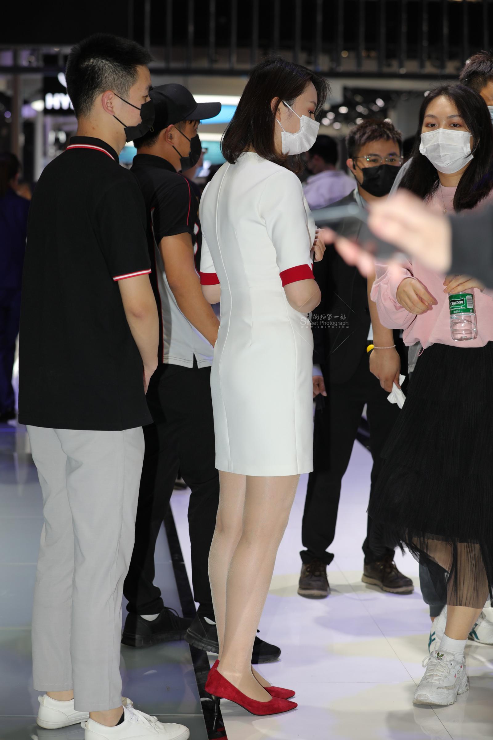  【街拍心灵】车展肉丝高跟街拍美腿礼仪