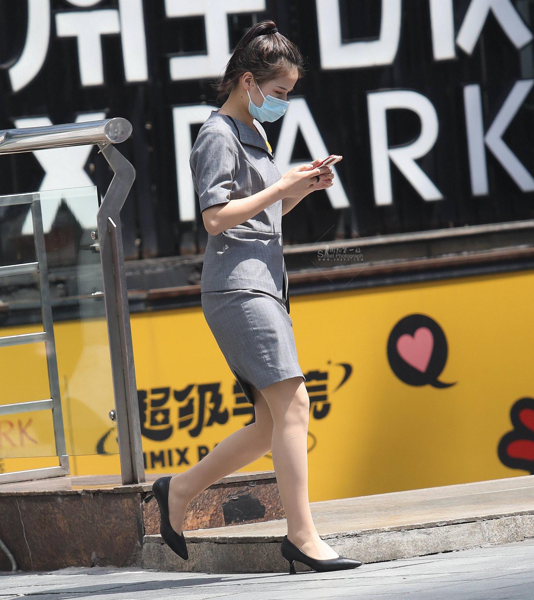 诱惑肉丝街拍高跟OL